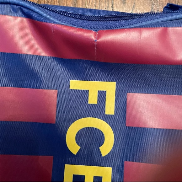 FC Barcelona Insulated Kit Lunch Bag - Picture 7 of 9